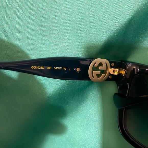 Real Gucci black sunglasses with gold Gucci detailing - Picture 6 of 7